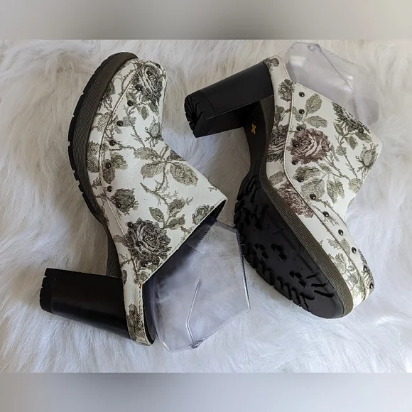 Dr. Martens Una Mules - Picture 8 of 16